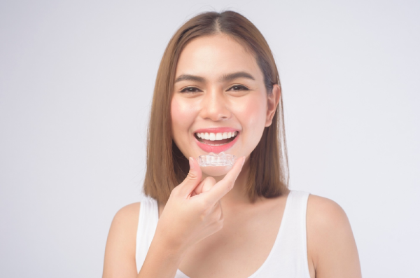 Qué es invisaling y cómo funciona la ortodoncia invisible - Clínica Dental FOS